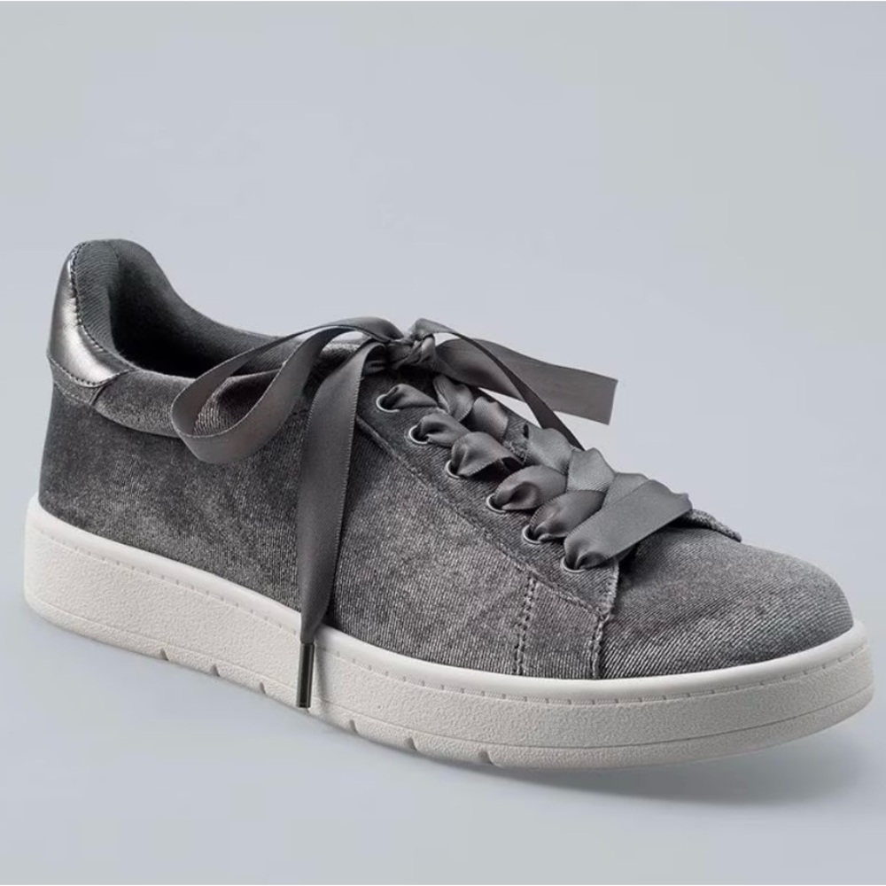 🌺 WHBM Kicks Velvet Sneakers